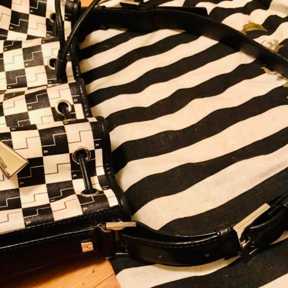 🖤🤍 L.A.M.B Vintage Drawstring Handbag 🖤🤍 - Picture 12 of 16
